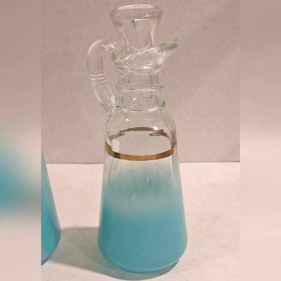 Vintage set of Anchor Hocking Blendo oil and vinegar dispensers. - Picture 10 of 15